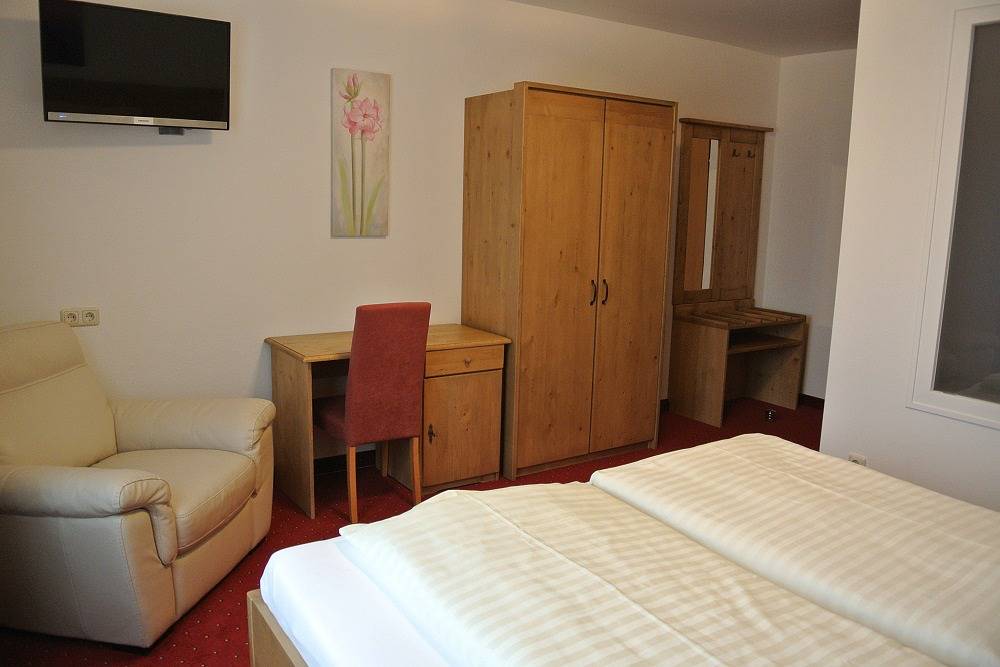 Gasthof Kirchenwirt - Doppelzimmer 2 in Dachsteingebirge, Gosau