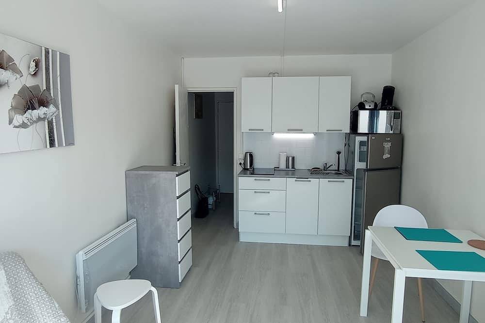 Appartement entier, Profitez d'un logement élégant et central à 3 min de la plage , in Le Grau-du-Roi, Côte d'Améthyste
