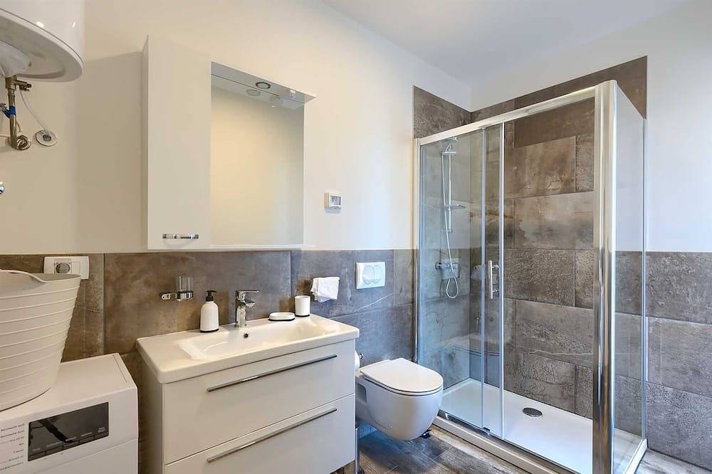 Geheel appartement, Brand New Modern studio apartment for 2+1 guests with shared pool in Novigrad, Mareda