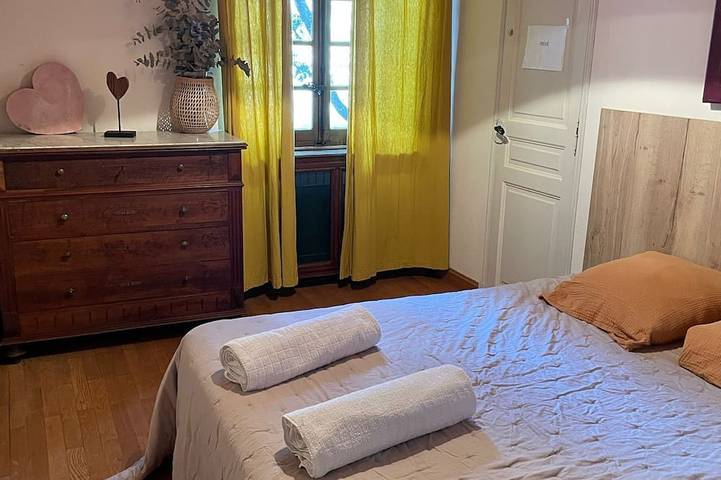 Gîte pour 12 personnes, avec piscine à Saint-Hippolyte-le-Graveyron - 2