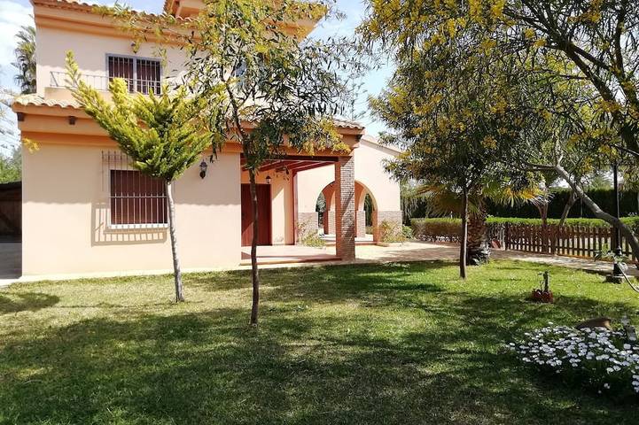 Chalet für 6 Personen, mit Balkon und Pool sowie Garten