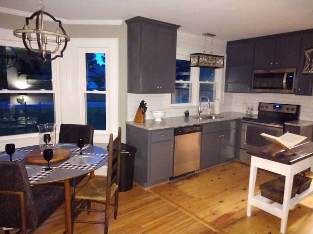 Neues Angebot - Komplett renoviertes Haus mit neuen Möbeln. in Mooresville, Lake Norman