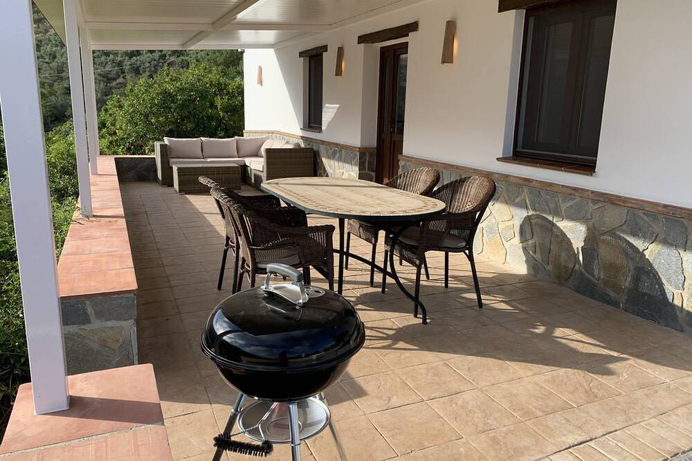 Cortijo Airen, New in the rental! Recently renovated holiday home in the campo in Cómpeta, Málaga Province