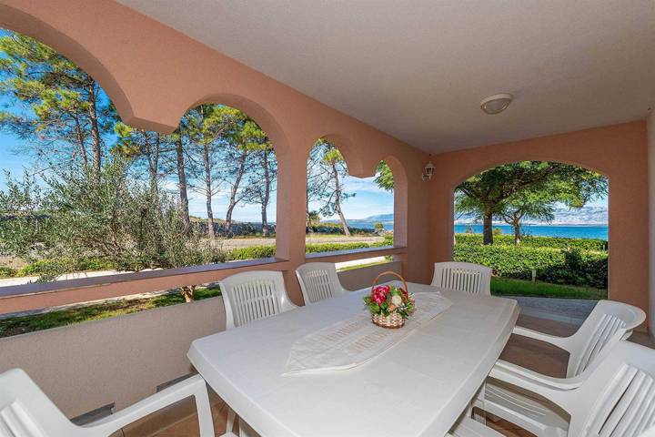 Appartement entier, 30 m to the sandy beach Smratine | Apartment for 6 persons in Vir