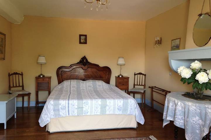 Gîte pour 8 personnes, avec jardin à Saint-Étienne-des-Oullières - 2