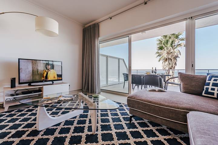 Apartamento entero, Apartamento 'Beachfront Atlantic View A09' con vistas al mar y Wi-Fi in Amoreira, Leiria District