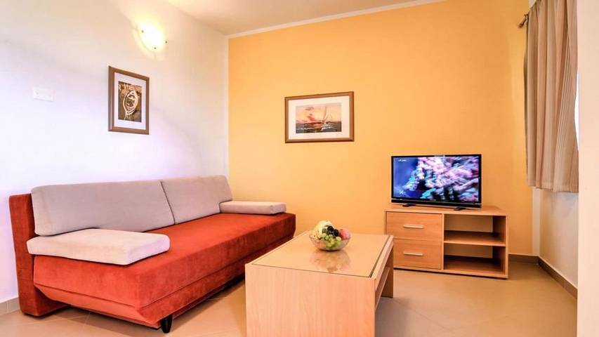 Ferienwohnung für 4 Personen, mit Pool und Balkon sowie Garten in Moscenicka Draga