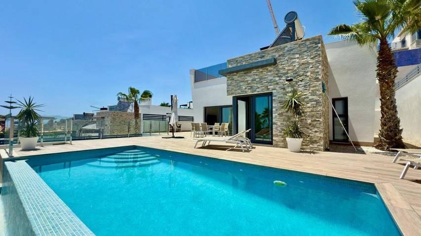 Casa rural para 6 personas, con jardín además de balcón y piscina en Finestrat