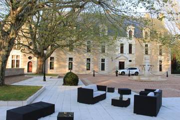 Hôtel pour 2 personnes, avec piscine et jardin ainsi que terrasse et vue à Chissay-en-Touraine