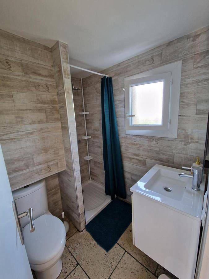 Location de vacances pour 4 personnes, avec piscine ainsi que vue et jardin à Ornaisons - 2