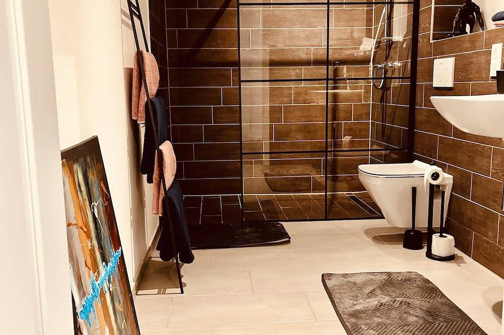 Ganze Wohnung, Stylische Fewo in einer Neubauvilla 76qm+Terrasse in Montabaur, Lahn-Taunus