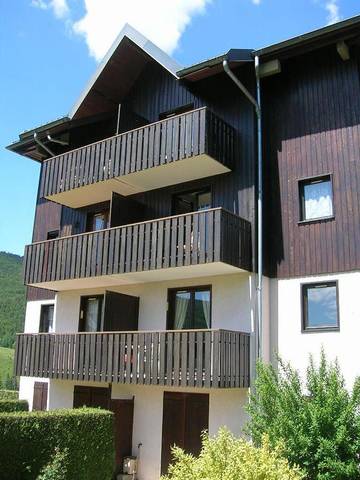 Gîte pour 5 personnes, avec vue et jardin à Mijoux