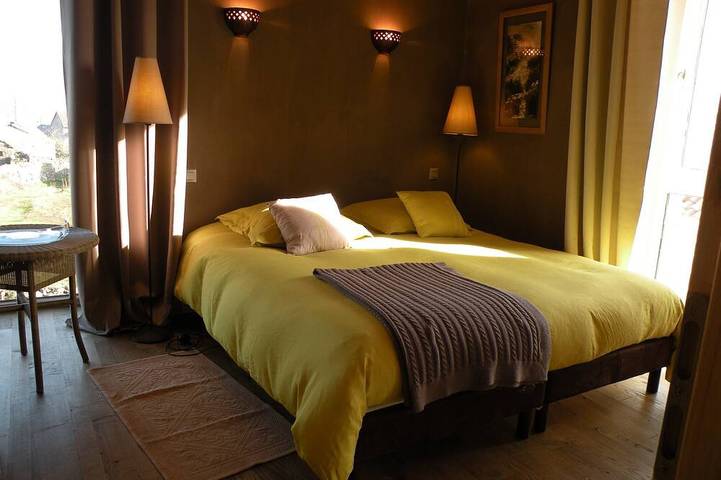 Location de vacances pour 8 personnes, avec jardin et piscine à Verrières - 2