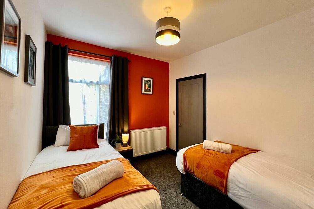 Oxford House- Contractors, Family Holidays Welcome in Cleethorpes, Grimsby and Cleethorpes