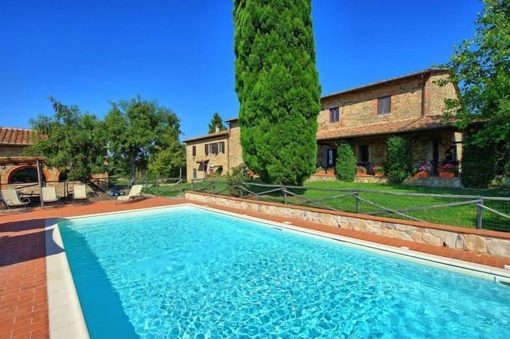 Agriturismo per 16 persone, con piscina e giardino in Montelupo Fiorentino