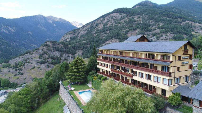 Hôtel pour 4 personnes, avec vue et jardin ainsi que piscine et sauna, animaux acceptés à Ordino
