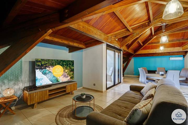 Gîte pour 8 personnes, avec terrasse dans Plage des Roches Noires