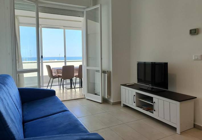 Gîte pour 8 personnes, avec piscine ainsi que vue et jardin à Lido delle Nazioni - 3