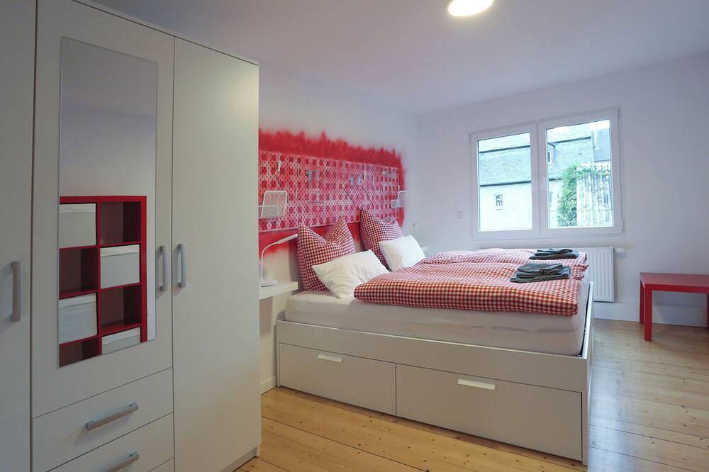 Ganze Wohnung, Gemütliche Ferienwohnung für Gruppen und Familien ruhig im Ortskern. in Reil, Bernkastel-Kues & Umgebung