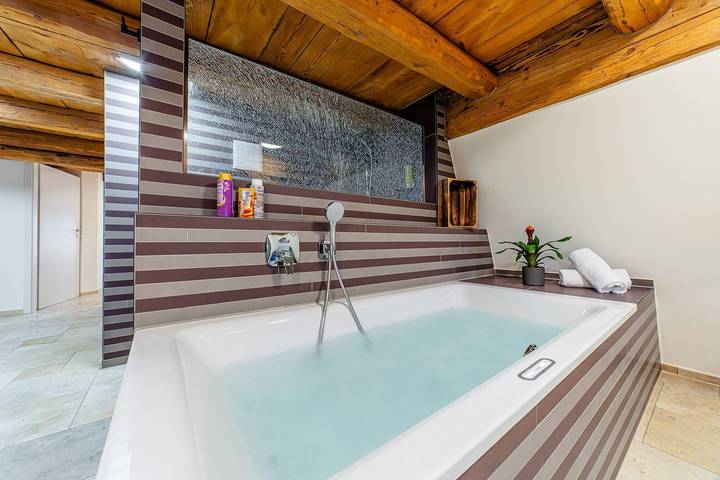 Ferienwohnung für 5 Personen, mit Pool und Ausblick sowie Sauna in Spalt