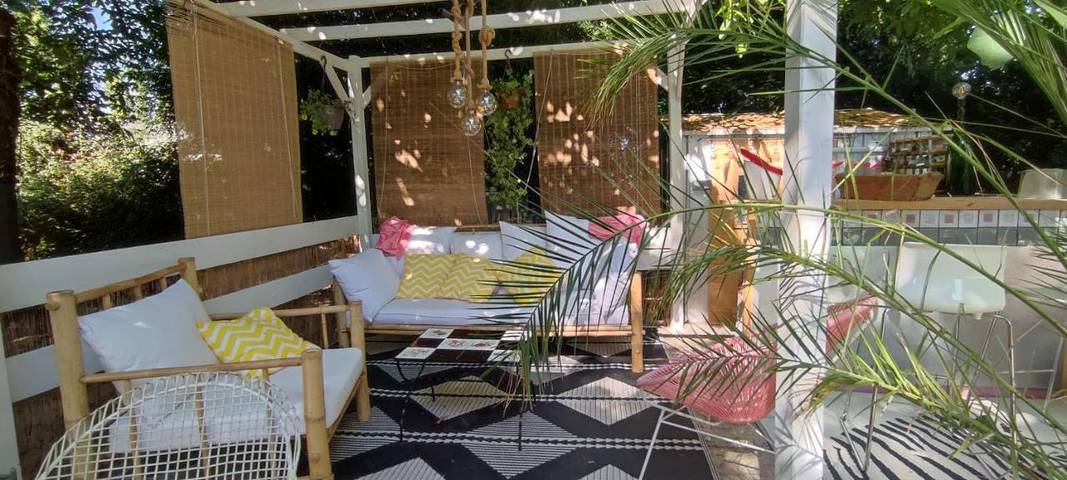 Location de vacances pour 12 personnes, avec vue ainsi que piscine et jardin à Évran - 2