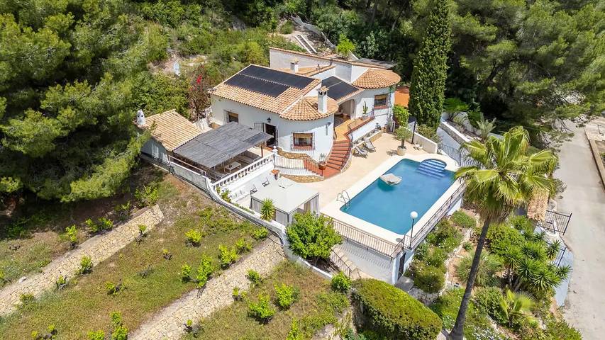 Chalet para 8 personas, con jardín y piscina - 1