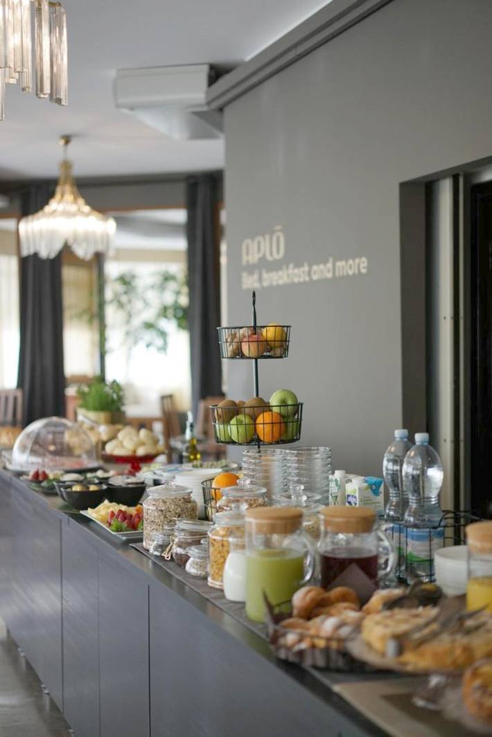Hotel für 4 Personen, mit Balkon und Terrasse sowie Garten und Ausblick in Cervia