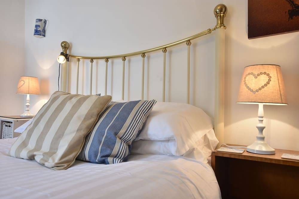 Delightful 2 Bedroom Cottage, just Off Village Square, sleeps 4,Pets Friendly in Aberdyfi, Aberdovey