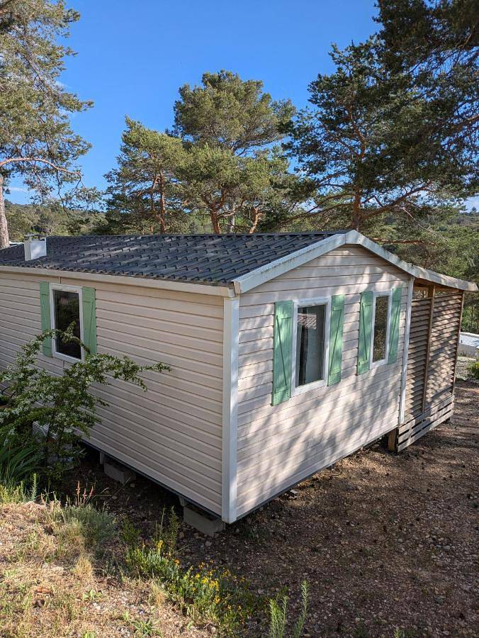 Camping pour 6 personnes, avec Jacuzzi et Terrasse ainsi que Bassin pour enfant et Piscine
