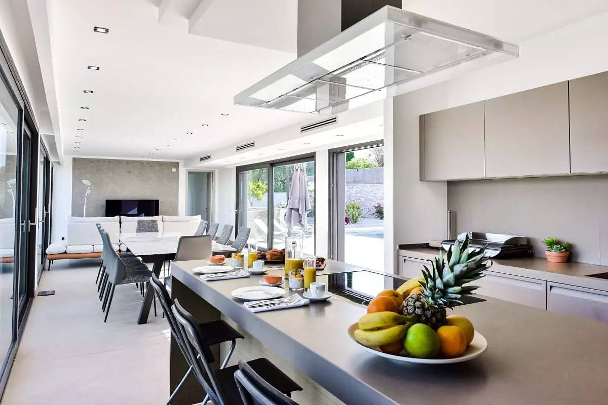 Villa d’architecte avec piscine chauffée pour 10 ! in Mandelieu-la-Napoule, Côte méditerranéenne (France)