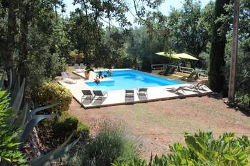 Gîte pour 4 personnes, avec jardin et vue ainsi que piscine et terrasse à Bagnols-en-Forêt