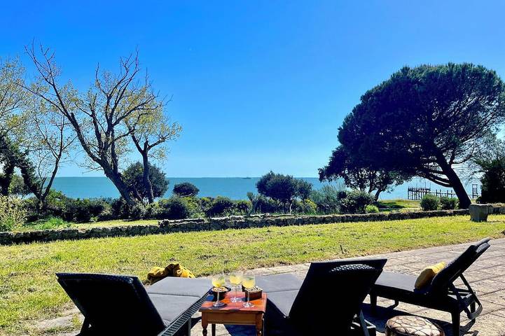 Location de vacances pour 8 personnes dans Plage Les Sables D Or