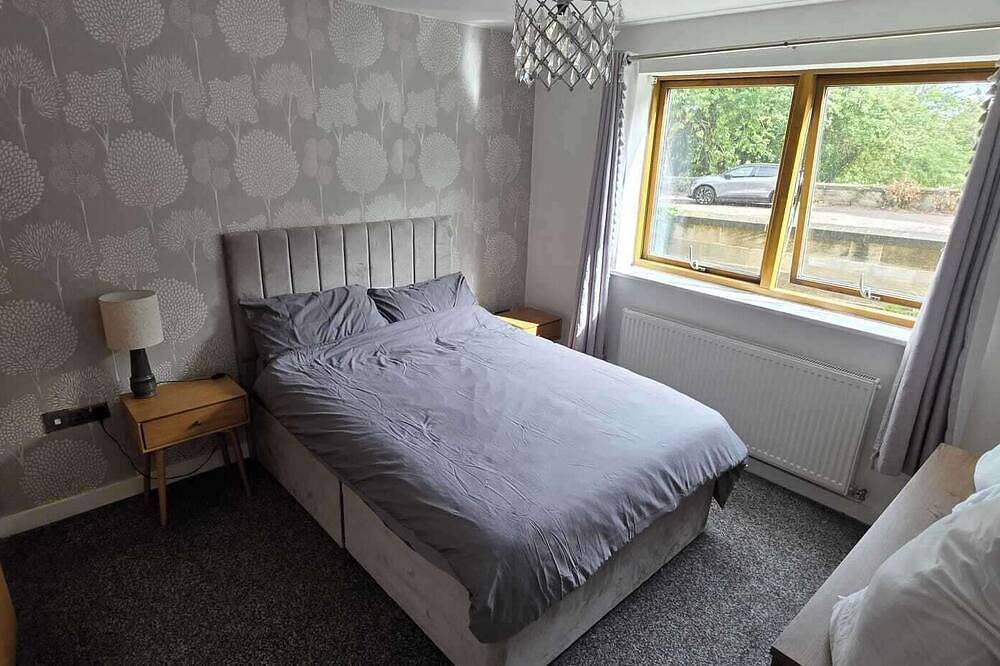 Entire apartment, Pet Friendly 2-Bed Apt, Sleeps 3 with Parking in South Yorkshire