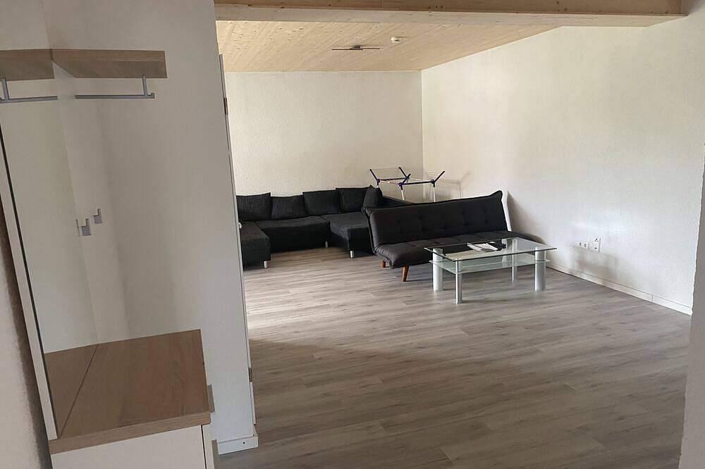 Ganze Wohnung, Apartment 'Ferienwohnung, 100 qm' mit gemeinsamer Terrasse, gemeinsamem Garten und Wlan in Hohenhaslach, Sachsenheim