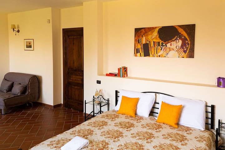 An old farmhouse expertly restored and transformed into a prestigious villa in Éboli, Provincia de Salerno