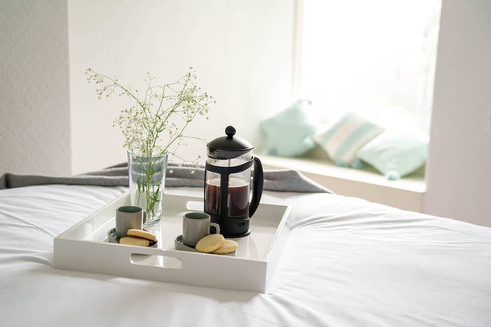 Rotterdam House - historic House in Chapel Street with sea views, dog friendly in Penzance, Cornwall