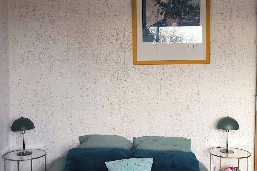 Maison au pied du Luberon avec piscine à 5 minutes du village de Lourmarin , in Puyvert, Parc naturel régional du Luberon