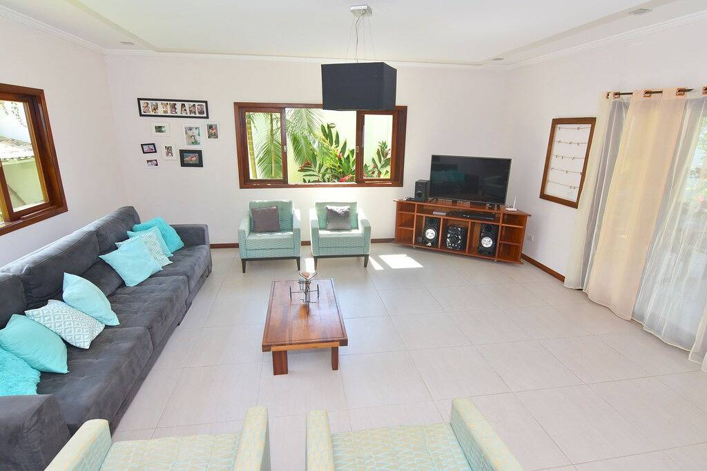 Haus mit 3 Suiten, Swimmingpool in einer Wohngegend, bis zu 7 Personen in Paraty, Costa Verde (Rio de Janeiro)
