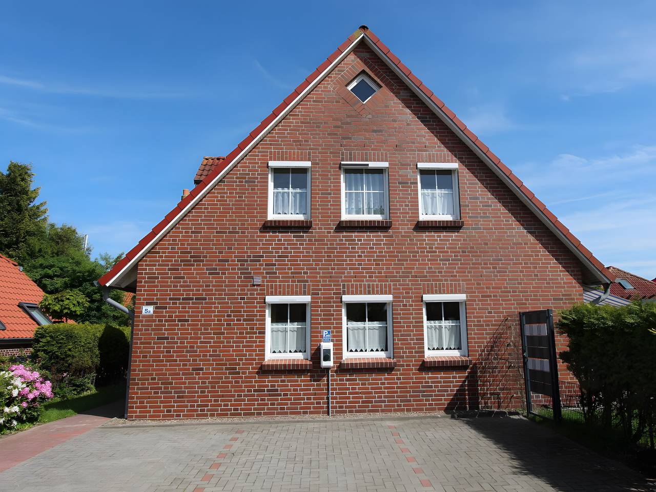 Ferienhaus Wattlöper Rechts mit Terrasse, Wlan, Wallbox und Strandkorb am Strand in Carolinensiel-Harlesiel, Wittmund