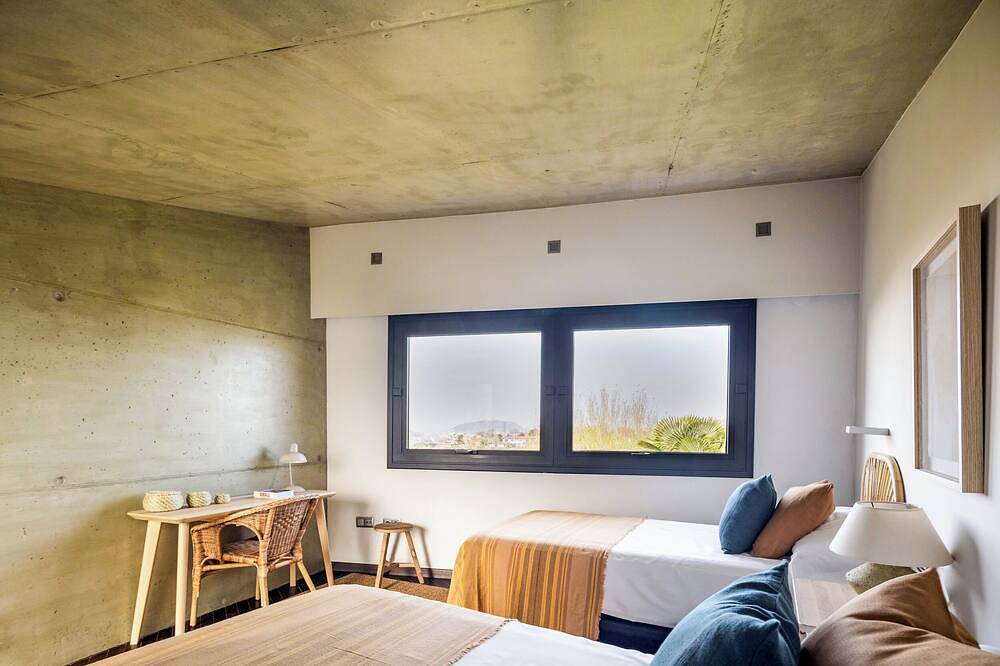 Villa Angelu : Architectural Jewel with Swimming Pool in San Sebastian, Gipuzkoa