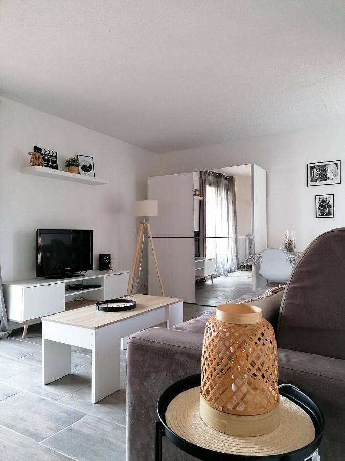 Appartement entier, One-Bedroom Apartment in Le Cannet, Côte méditerranéenne (France)