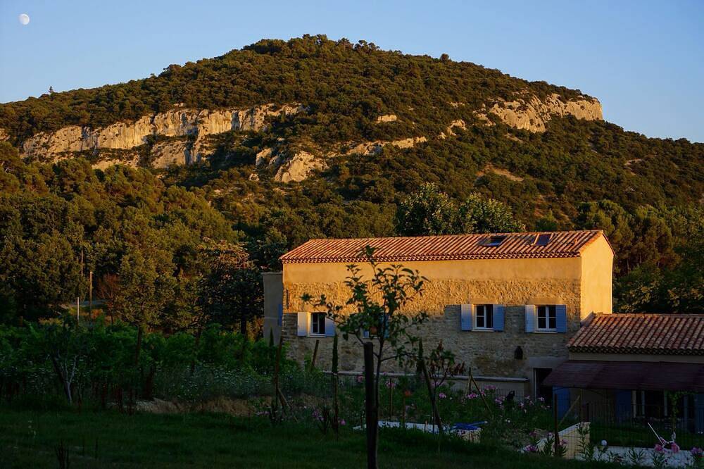 Mas Provencal - Near Gordes & Senanque Abbey in Venasque, Parc naturel régional du Mont-Ventoux
