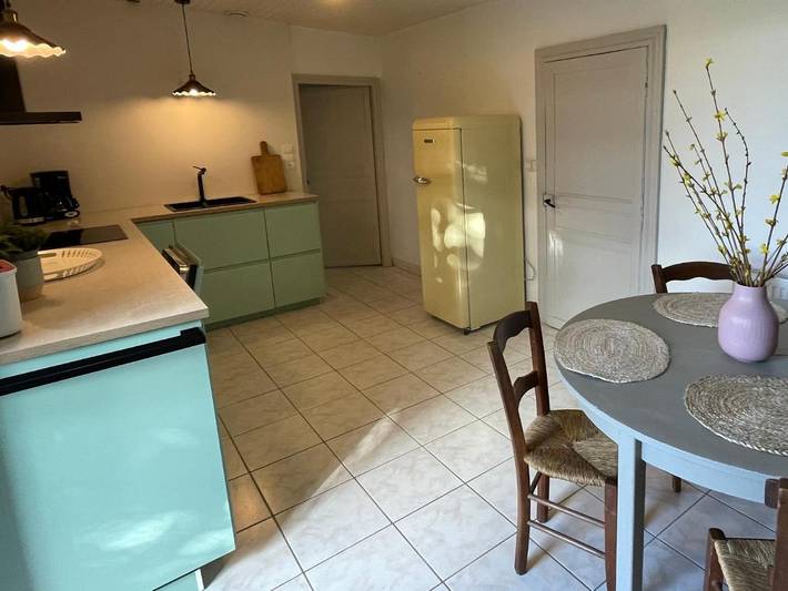 Location de vacances pour 6 personnes, avec vue ainsi que piscine et jardin, animaux acceptés à Coux-et-Bigaroque - 4