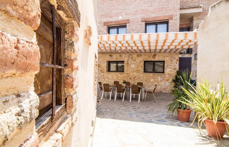 Location de vacances pour 11 personnes, avec terrasse ainsi que piscine et jardin à Gálvez - 2