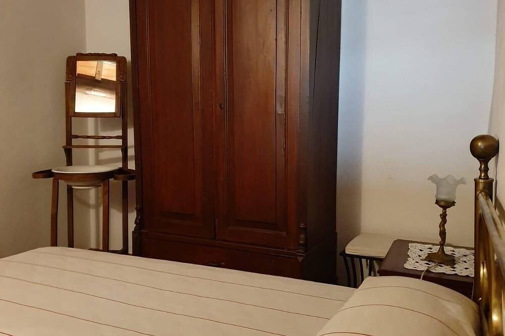 Can Mas Pere - Authentic village apartment in Forallac, Costa Brava
