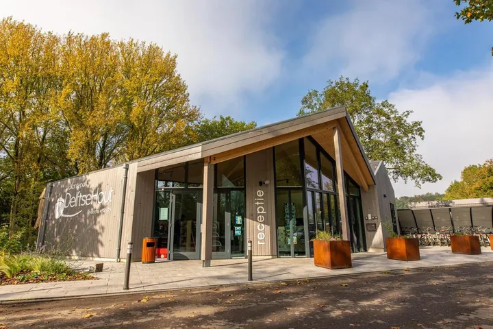Parque de vacaciones para 4 personas, con vistas además de piscina y jardín - 1