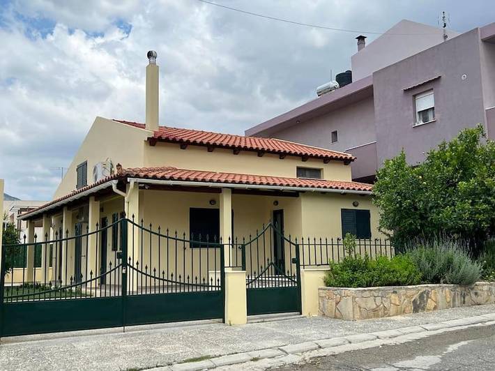 Location de vacances pour 6 personnes, avec Terrasse ainsi que Jardin et Vue ó Zarós