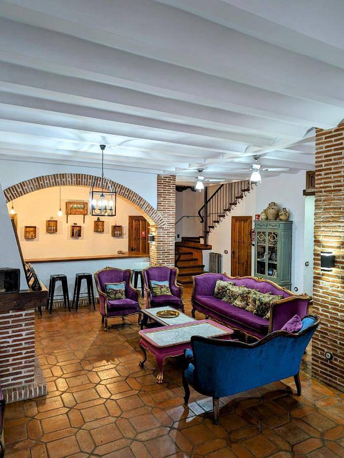 Apartamento para 23 personas, con Terraza y Jacuzzi además de Jardín y Piscina en Guadalupe (España)