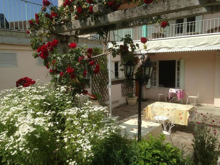Hôtel pour 2 personnes, avec jardin ainsi que piscine et vue, animaux acceptés à Oust - 3