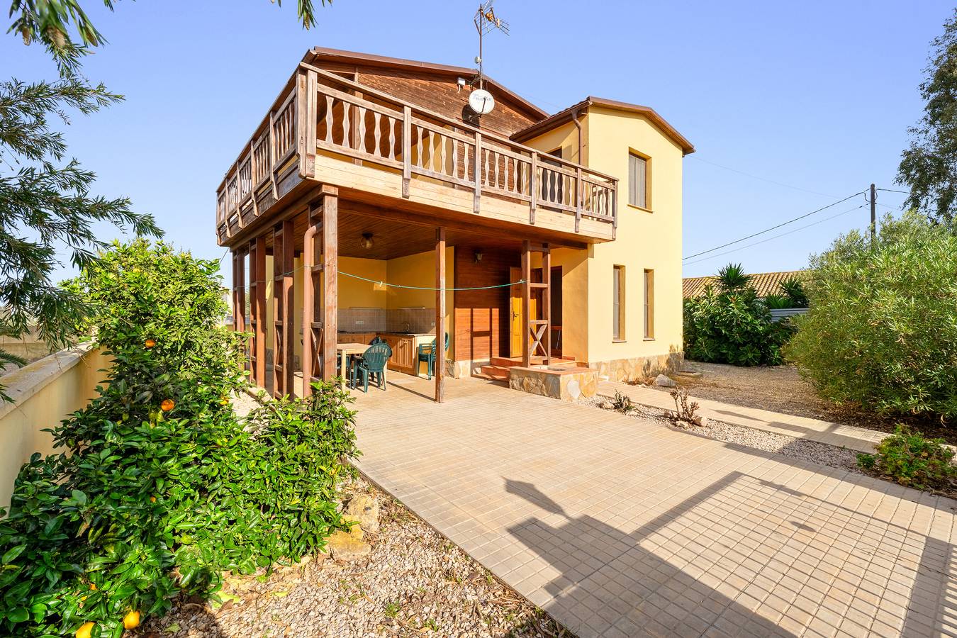 Chalet 'La Casa De Clara Y Roger' with Shared Terrace, Balcony and Wi-Fi in Sant Jaume d'Enveja, Ebro Delta